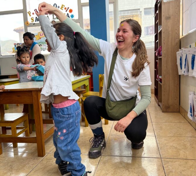 Tanzen Peru mit Schulkind - volunteering