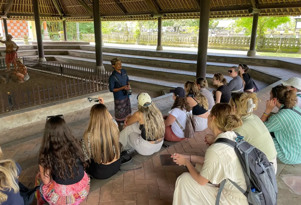 Tag 2: Tempelbesuche und Freizeit in Canggu 