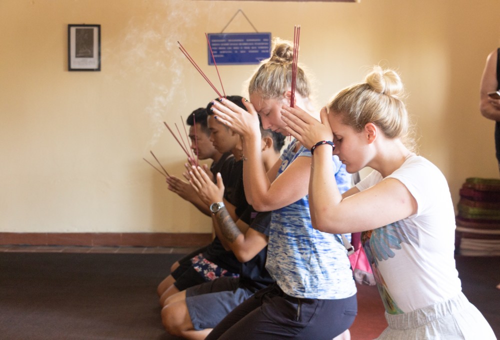 Woche 1 - Welcome to Lovina, deine Einführungswoche von Montag bis Freitag