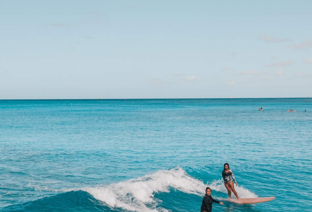 Tag 4: Surfen & Party Night