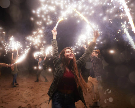 Gruppe-Strand-Wunderkerzen-Lichter