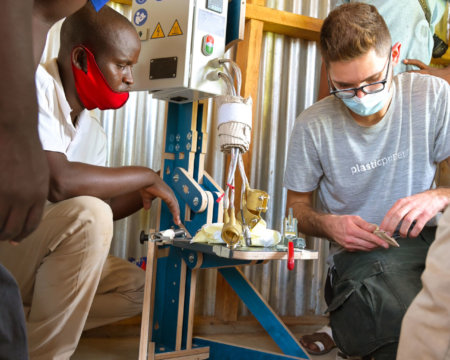 Plastikmaschine in Ghana, natur-und-klimaschutz, naturschutz, save-the-planet