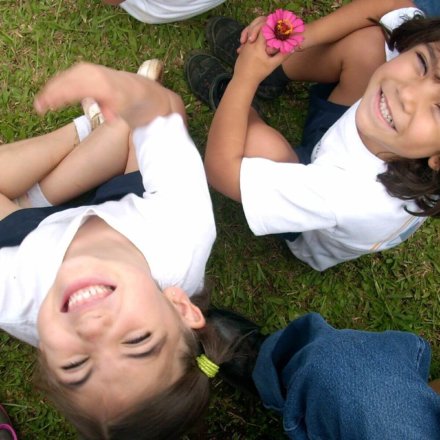 sozialarbeit-costa-rica-maedchen-lachen