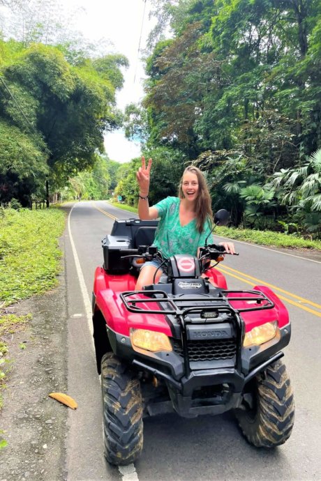 Stefanie-besucht-team-vor-Ort