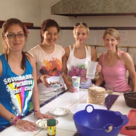 Freiwilligenarbeit, Sozialarbeit-mit-Kindern, Kochen, Kochkurs