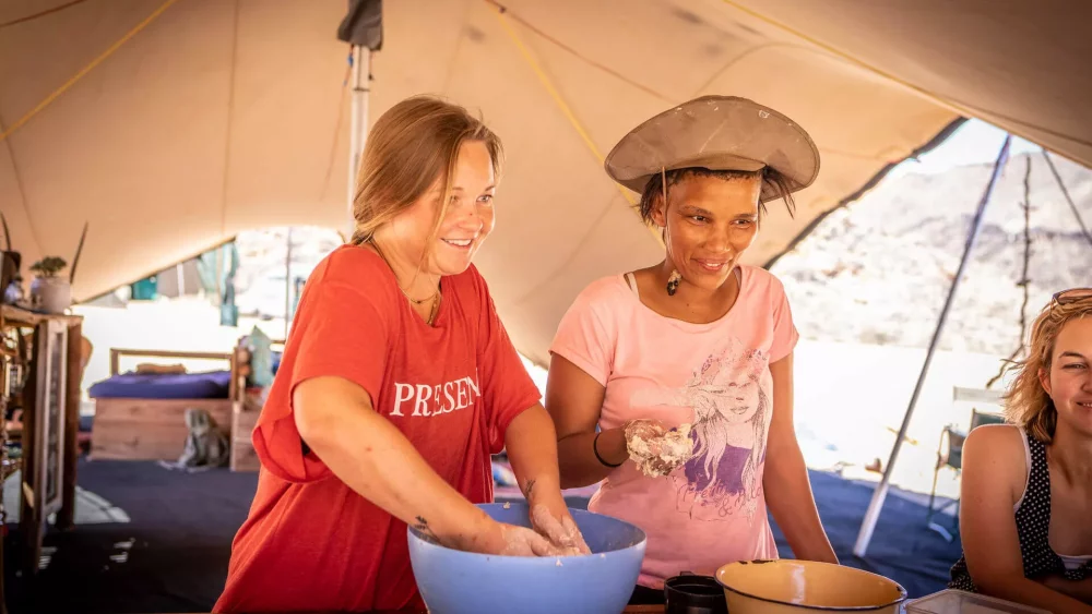 Baking bread on fire(3)