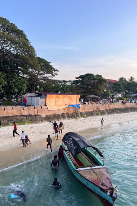 Sansibar-Freiwilligenarbeit-Sozialarbeit-mit-Kindern