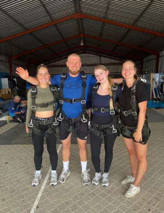 Mach es einfach wie André und mach dich als Volunteer im Sportprojekt in Südafrika stark und dann am Wochenende entspannt Fallschirmspringen 😎

Wer würde auch einen Fallschirmsprung machen? 👇🏼
•
•
•
•
•
#südafrika #volunteer #volunteering #volunteerafrica #gapyear #fallschirmsprung #volunteering #volunteerabroad #volunteerwork