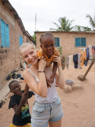 📍Ghana photo dumb - Unsere liebe Kollegin Leah war Anfang des Jahres für uns in Ghana und hat sich verschiedene unserer Projekte angeschaut. Zusammen mit den anderen Volunteers hat Leah hier an einem Kochkurs teilgenommen 😎
•
•
•
•
•
•
#volunteering #volunteer #wayers #gapyear #ghana #volunteerabroad #volunteerghana #freiwilligenarbeit #volunteerlife #socialcareproject