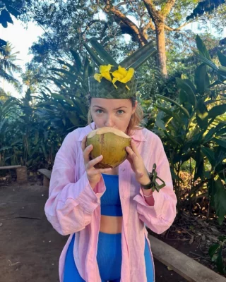 🇹🇿 Walk through Stone Town with us 👉🏻 Die Stadt ist nicht nur UNESCO Weltkulturerbe, sondern auch soziokulturelles Zentrum des Sansibar-Archipels. Bereite dich schon mal auf extrem viele Eindrücke, Gerüche und jeder Menge Schönheit im Chaos vor 🙌🏻 Steht Sansibar noch auf deiner Liste?👇🏻
.
.
.
.
.
.
.
.
#sansibar #sansibartansania #stonetown #zanzibar #zanzibartanzania #unesco #auslandsjahr #gapyear