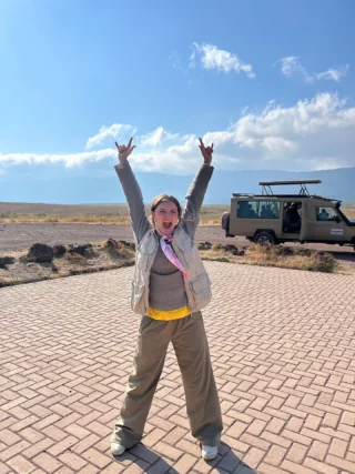 Wer hat Bock 2026 auf Adventure Tour in Tansania & Sansibar zu gehen ? 😎👇🏼

@camibiega war 12 Tage lang auf der Wild Wonders Tour und hat nicht nur neue Freunde kennengelernt sondern auch traumhafte Strände in Sansibar besucht, Safari in Tansania gemacht& dabei diese Löwenfamilie gesehen! 🦁 
•
•
•
•
•
•
#adventuretour #gruppenreise #grouptrip #safari #tansania #sansibar #reisen #grouptrip #travel #gapyear