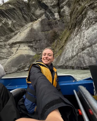 Irgendwo zwischen Action & Vanlife in Neuseeland 🇳🇿 

Neuseeland bietet die perfekte Kombination aus abenteuerlichen Aktivitäten und Entspannung in der Natur 🏔️ Warst du schonmal in Neuseeland? 👇🏼
•
•
•
•
•
#neuseeland #workandtravel #workingholiday #reisen #newzealand