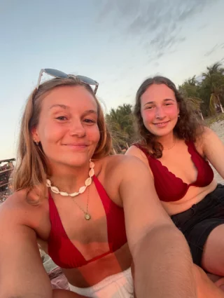 Die Freizeit in Mexiko – neben dem Volunteering – heißt: Sonne, Strand & jede Menge Vibes 🌴☀️
Chillen am Meer, Streetfood entdecken oder mit deinem Travel Buddy neue Abenteuer erleben – so macht Urlaub richtig Spaß 👯‍♀️
.
.
.
.
.
#freizeit #travelbuddy #mexiko #wayers #gruppenreise