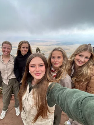 Ready für wilde Momente? 🐘🦓
Auf der Wild Wonders Tansania Tour erlebst du Safari pur – atemberaubende Tierbegegnungen, Landschaften, die dich umhauen, und Erinnerungen, die du nie vergisst 🌅
Wer nimmt seinen Travel Buddy mit auf Safari? 👇🏼
.
.
.
.
#gruppenreise #tansania #safari #adventuretour #wayers