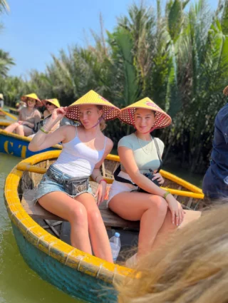 Farben, Geschmack, Kulturen ✨
Auf der Colors of Vietnam Tour erlebst du alles, was Vietnam so einzigartig macht – authentisch und unvergesslich 🇻🇳
.
.
.
.
#vietnamreise #abenteuer #travelwithpurpose #wayers #gruppenreise