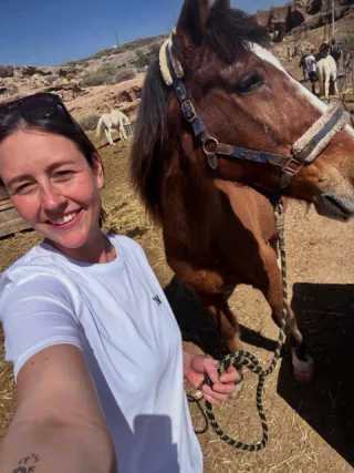 Auf Teneriffa kannst du sowohl im Pferdeprojekt, als auch im Tierschutzprojekt mit anpacken und dich um die verschiedensten Zwei- bis Vierbeiner kümmern🐴 

Die Pferde leben wirklich artgerecht, ohne geritten zu werden. Im Tierschutzprojekt hilfst du genau den Lebewesen, die vorher nicht gut behandelt wurden und kümmerst dich um ihre Pflege und darum, ihnen viel Liebe zu schenken 🐈 

Unsere Qualitätsmanagerin Steffi war vor Ort und hat ein paar snaps mitgebracht 📸 

Hast du Fragen zu den Projekten?👇🏼

#volunteering #freiwilligenarbeit #teneriffa