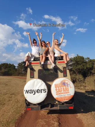 Die gute Pia (Team Sales bei wayers) hat euch ein paar Fotos und Videos von ihrer Zeit während der Wild Wonders Tansania & Sansibar Adventure Tour mitgebracht 🫨🐘

Während der Gruppenreise erlebst du Safari hautnah auf dem Festland, Island Vibes auf Sansibar und ganz viel Kultur 🦓 hast du Fragen an Pia?👇🏼

#gruppenreise #tansania #sansibar #safari