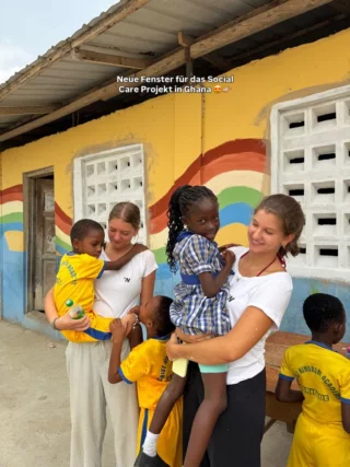 2000€ konnten wir zusätzlich an das Social Care Projekt in Ghana spenden 😍 Vor Ort hat das Team es dafür eingesetzt, neue Fenster für die Schule vor Ort zu bauen, damit die Kinder auch bei Regen am Unterricht teilnehmen können.

Danke an jeden einzelnen, der mit anpackt 💪🏼

#volunteer #volunteering #freiwilligenarbeit #sozialearbeit #ghana