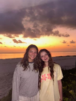 Wer hat Bock auf traumhafte Sonnenuntergänge am Strand & bisschen Surfen oder Schnorcheln ? 🌊🏄🏽‍♀️ 

Markiere jemanden mit dem du nach Sansibar reisen möchtest 👇🏼
•
•
•
•
•
#sansibar #surfen #gruppenreise #tansania