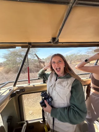 Carmen war mit uns auf der Wild Wonders Tansania Adventure Tour unterwegs und hat einiges an Content mitgebracht 📸 Von Safaris in der Serengeti und Ngorongoro, über Wasserfälle und Kultur, bis hin zum Schnorcheln auf Sansibar - auf dieser Tour erlebst du wirklich alles 🌴 

Schicke das an jemanden, der unbedingt mit dir auf Safari muss Elefant 🐘 

#gruppenreise #tansania #safari #sansibar #grouptour