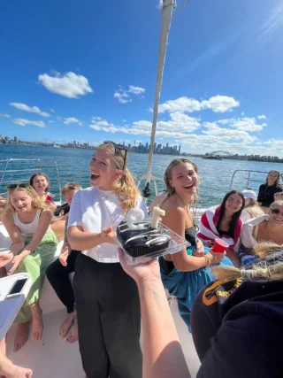Happy birthday 🥳 Im Ausland Geburtstag zu haben ist immer was ganz Besonderes. Hat jemand von euch schon mal während eines Auslandaufenthalts gefeiert und wie sah das aus?👇🏼
.
.
.
.
.
.
#sydney #gapyear #auslandsjahr #workandtravel
#workandtravelaustralien